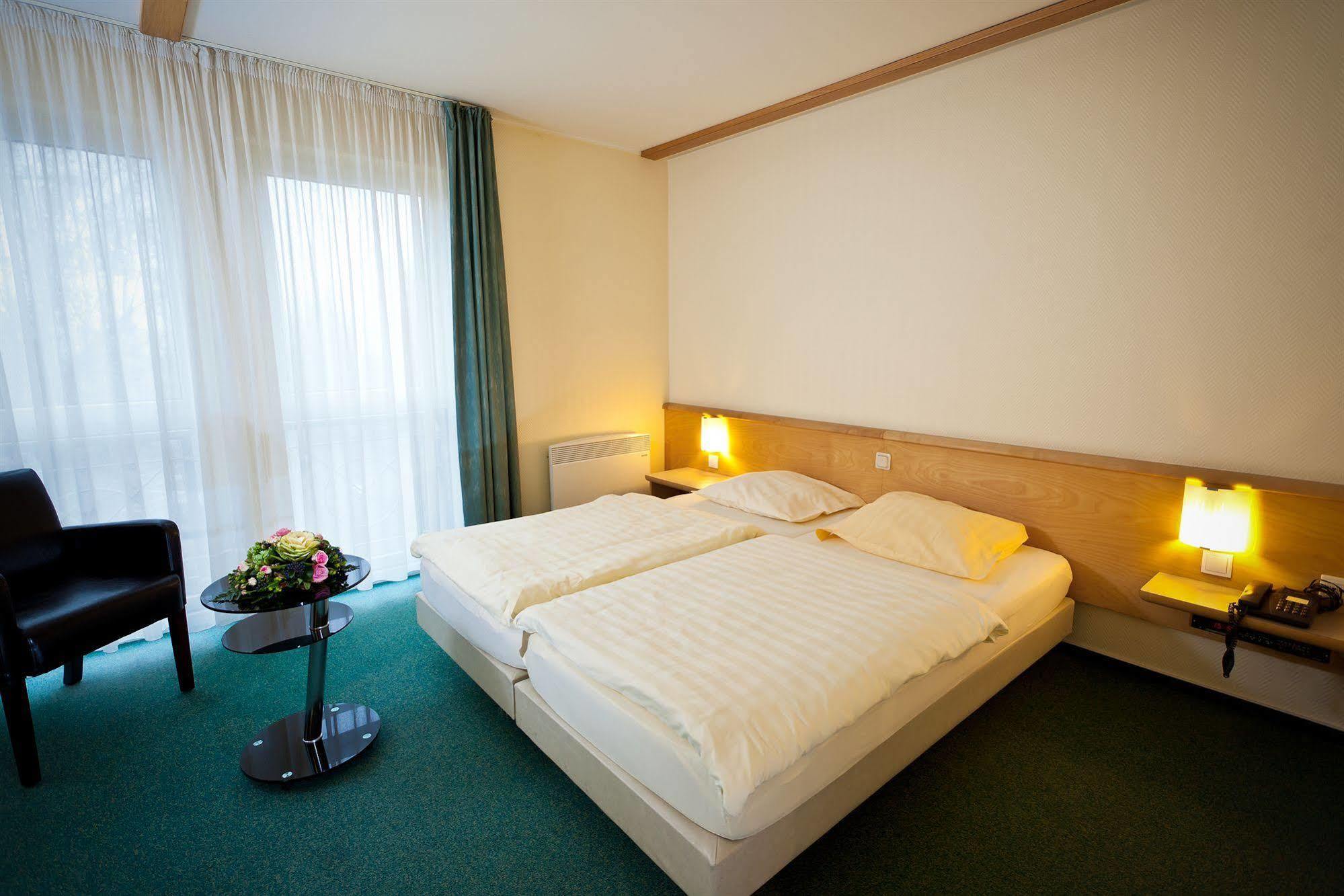 Best Western Euro Hotel Gonderange Екстериор снимка